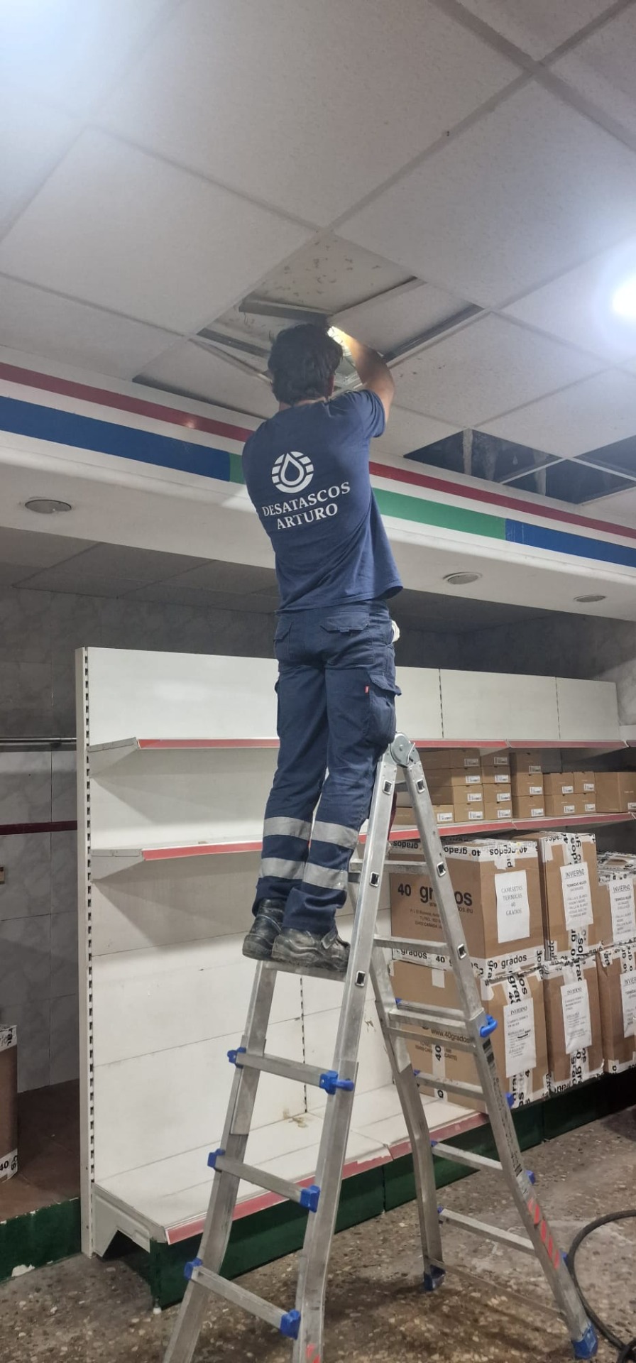 Desatasco profesional de bajantes en altura